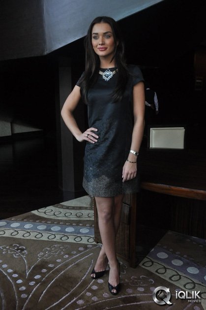 Amy-Jackson-at-I-Manoharudu-Movie-Press-Meet